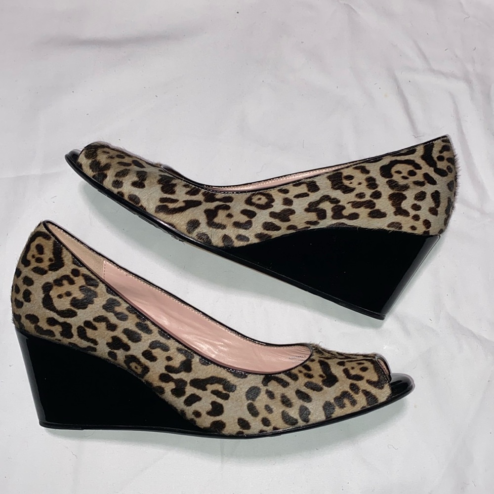 Taryn Rose Kimberly Sz 9 M peep toe wedge heel cheetah print calf hair pumps